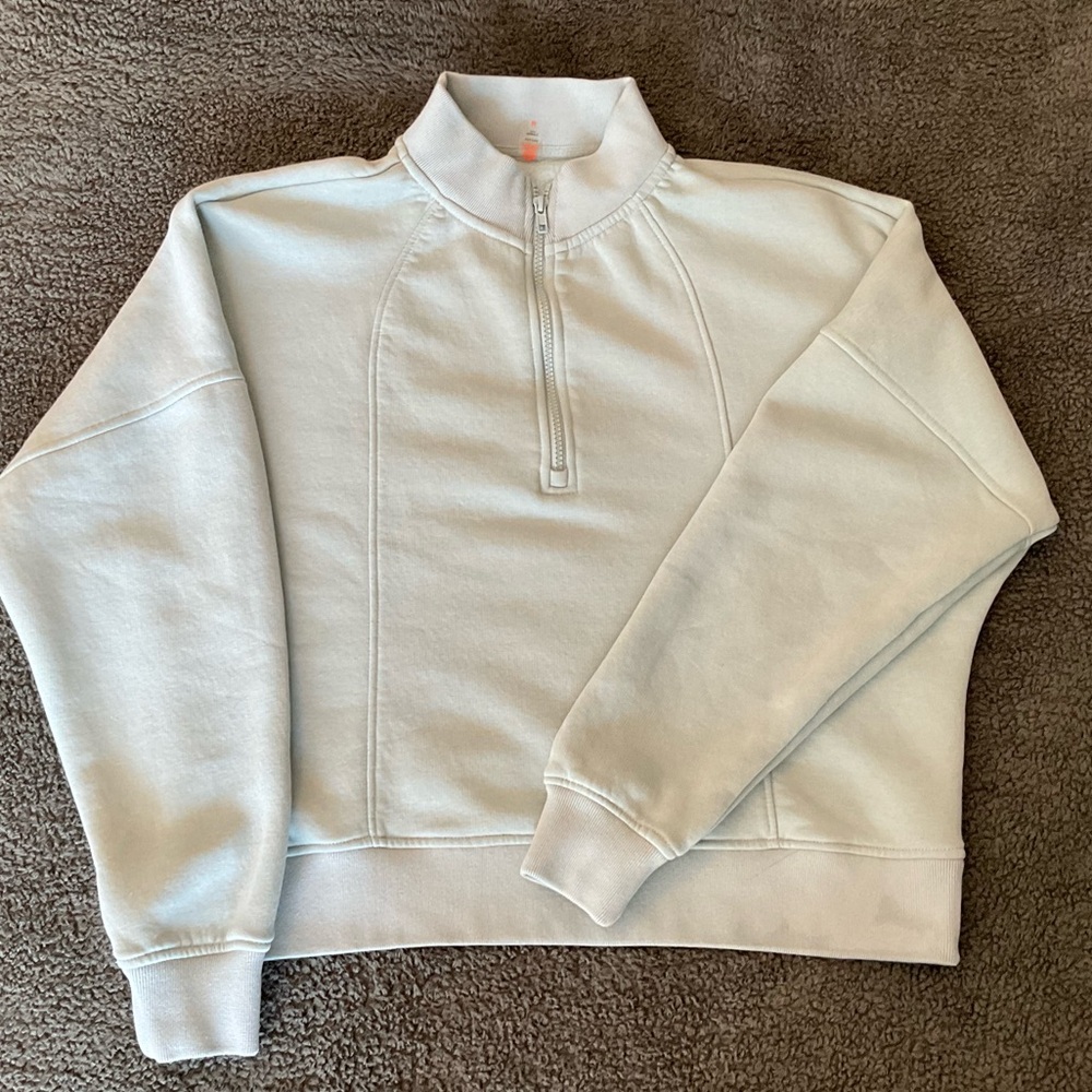 Light green cropped sweatshirt size M
